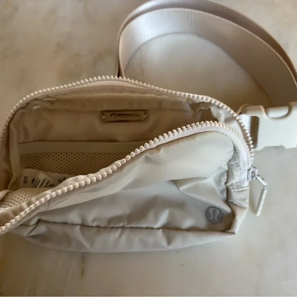 Lululemon White Opal Everywhere Belt Bag 1L - Picture 2 of 5